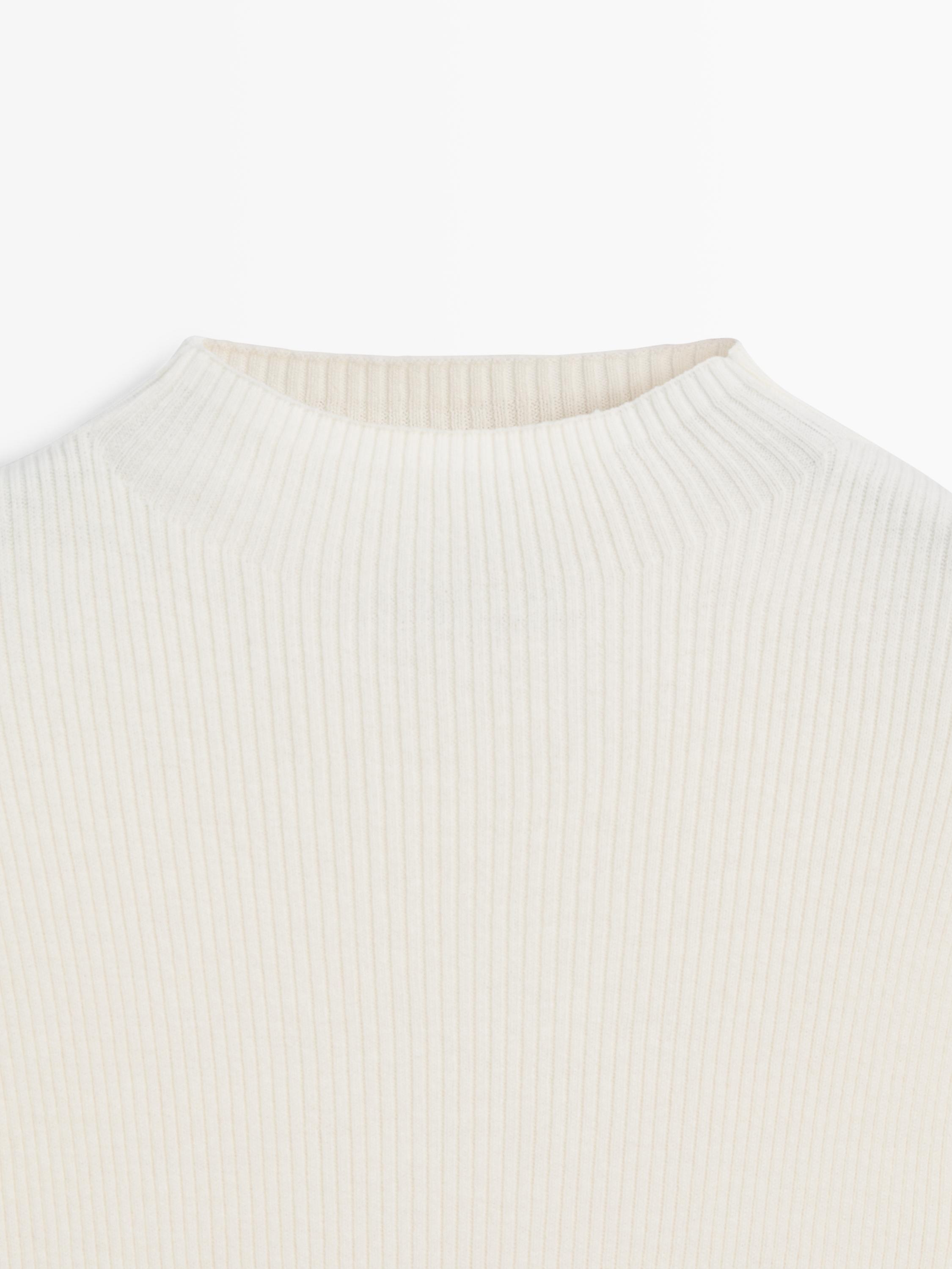 Knit dress with matching detail